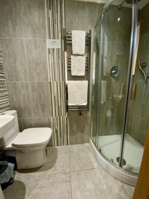 Victoria Hotel Керкколди Экстерьер фото